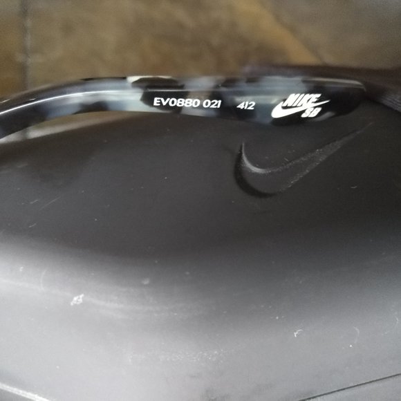 Nike Achieve Grey Tortoise/Black Sunglasses - Picture 5 of 7